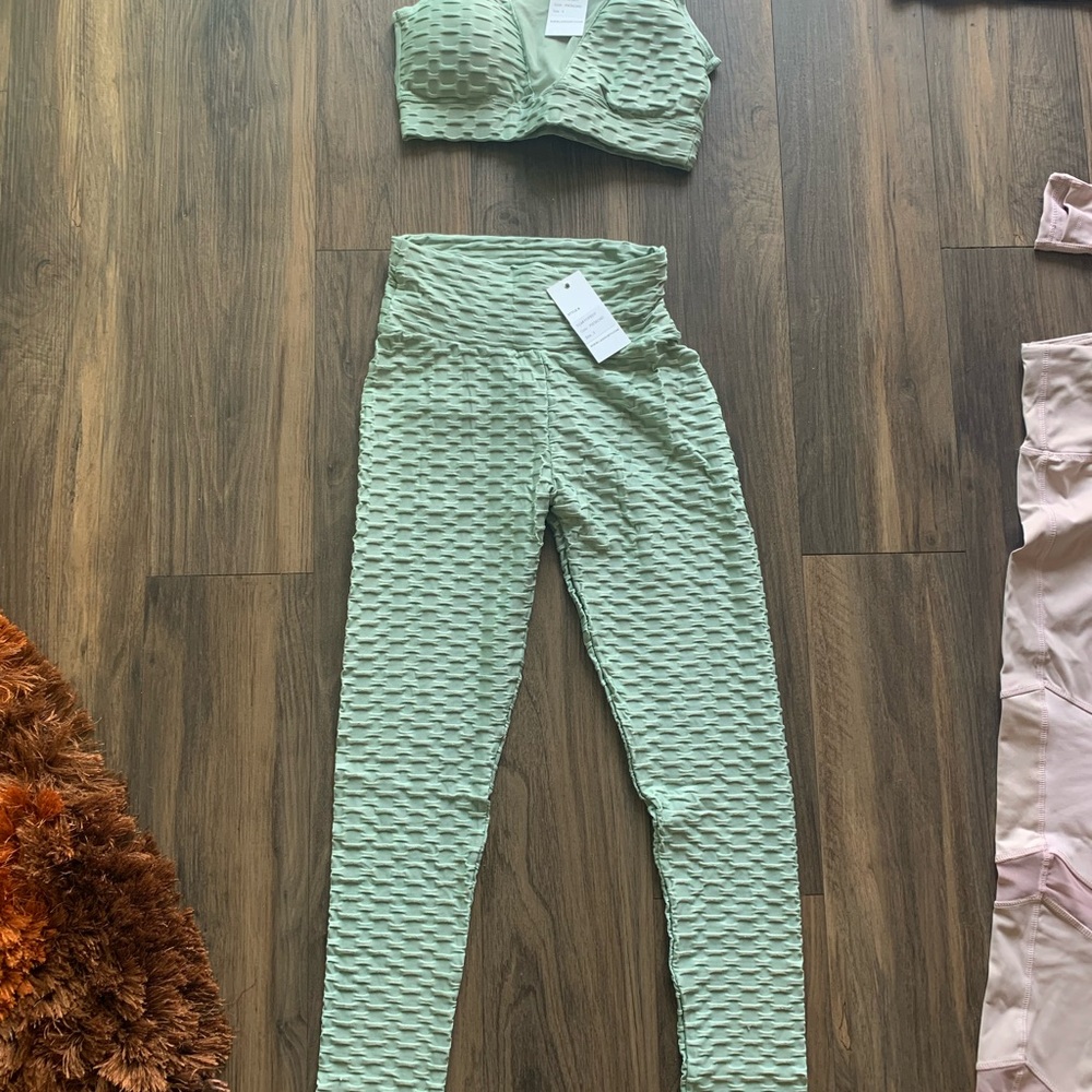 LA SOciety pistachio workout set size medium set.